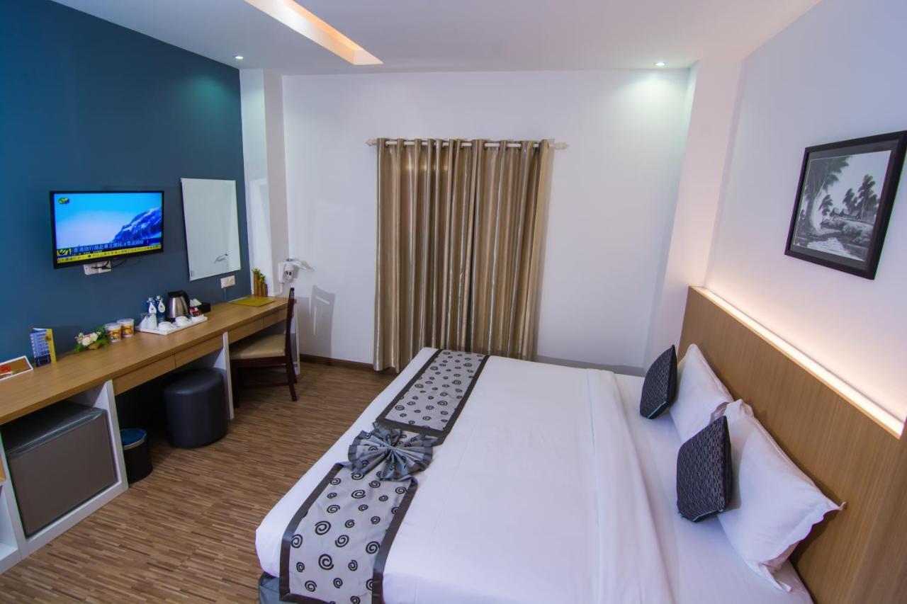 Botahtaung Hotel Yangon Exterior foto