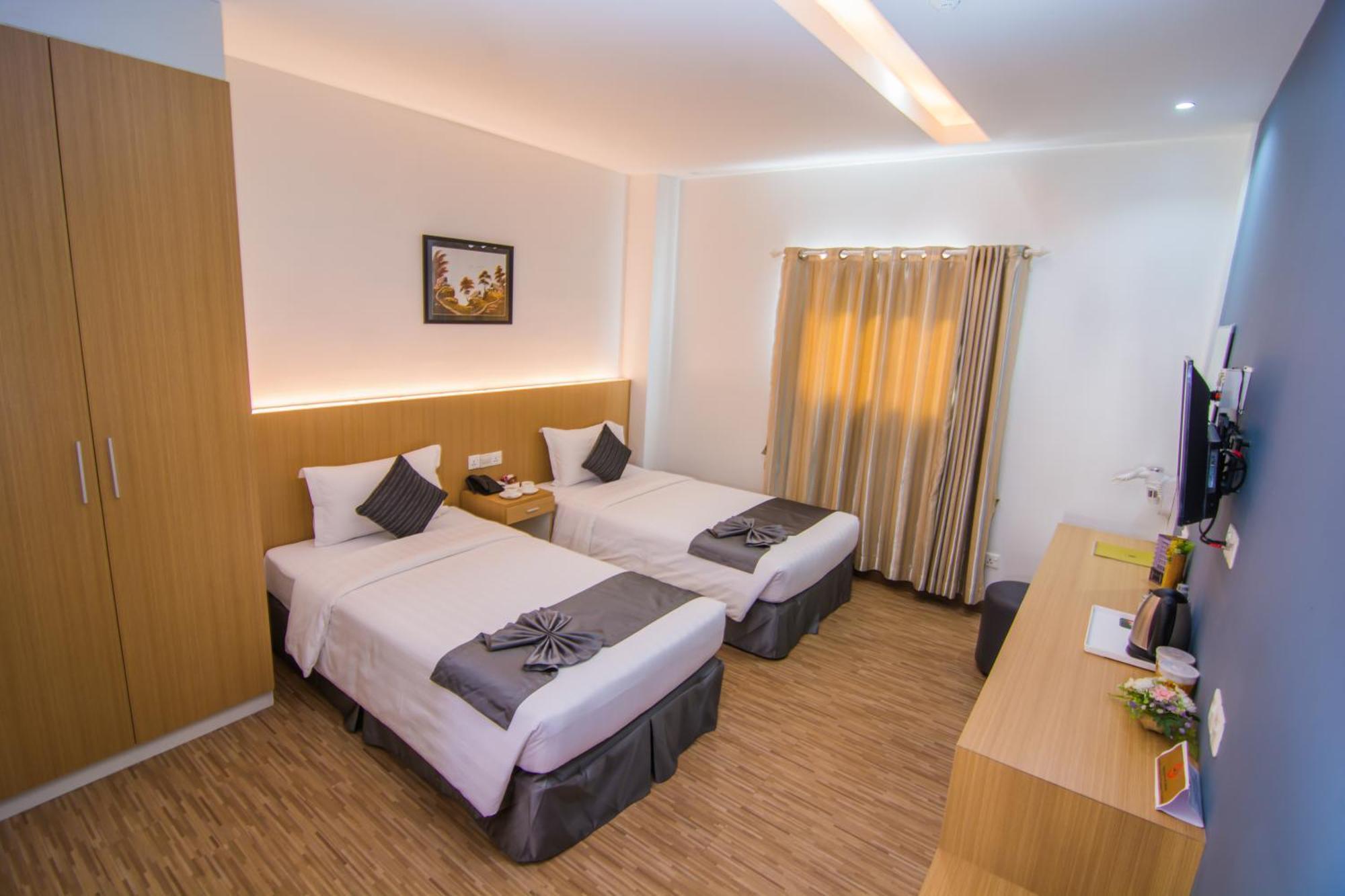 Botahtaung Hotel Yangon Exterior foto